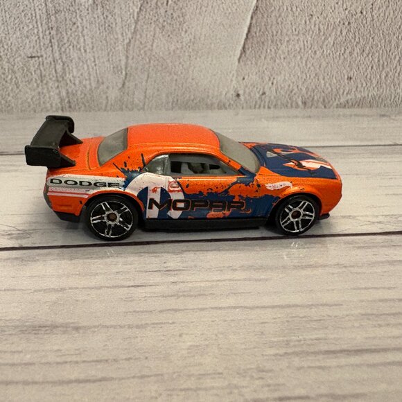 Hot Wheels Mopar Dodge Challenger Drift Car Diecst 2012 (SKU: 263TO) - Picture 3 of 7